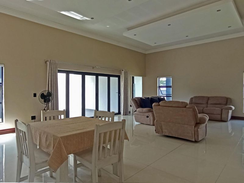 4 Bed, 3Baths home in the highly sort after Copperleaf Golf Estate - Photo 9