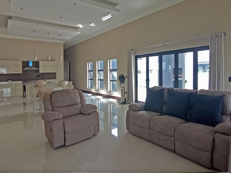 4 Bed, 3Baths home in the highly sort after Copperleaf Golf Estate - Photo 6