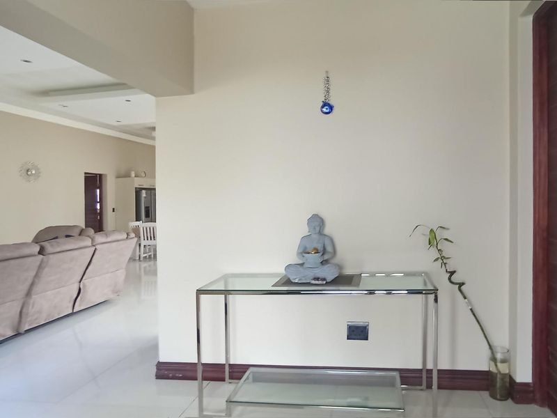 4 Bed, 3Baths home in the highly sort after Copperleaf Golf Estate - Photo 4