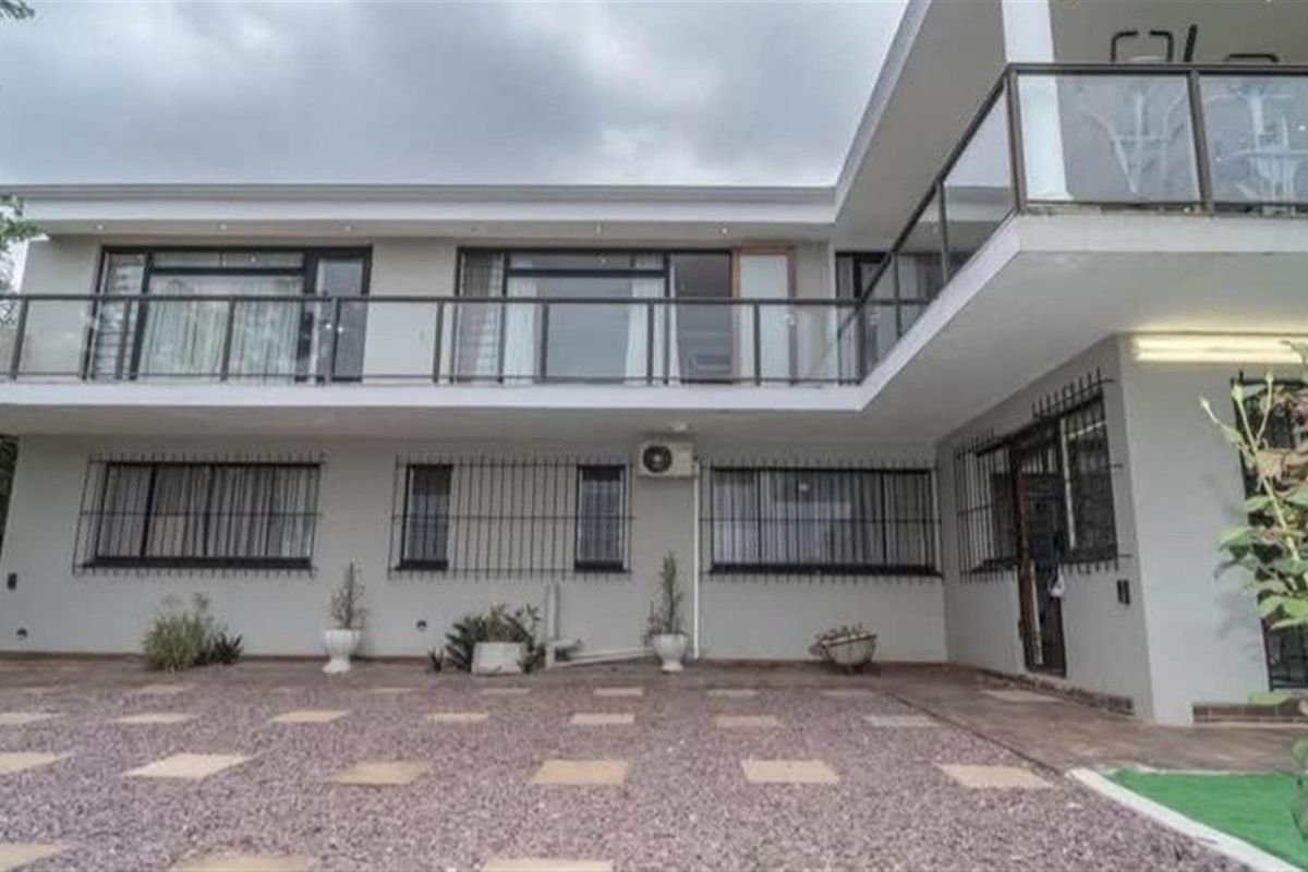 Spacious,stunning 6 Bed 6 Bath house  in the heart of Beverley hills drive in westville durban - Photo 2