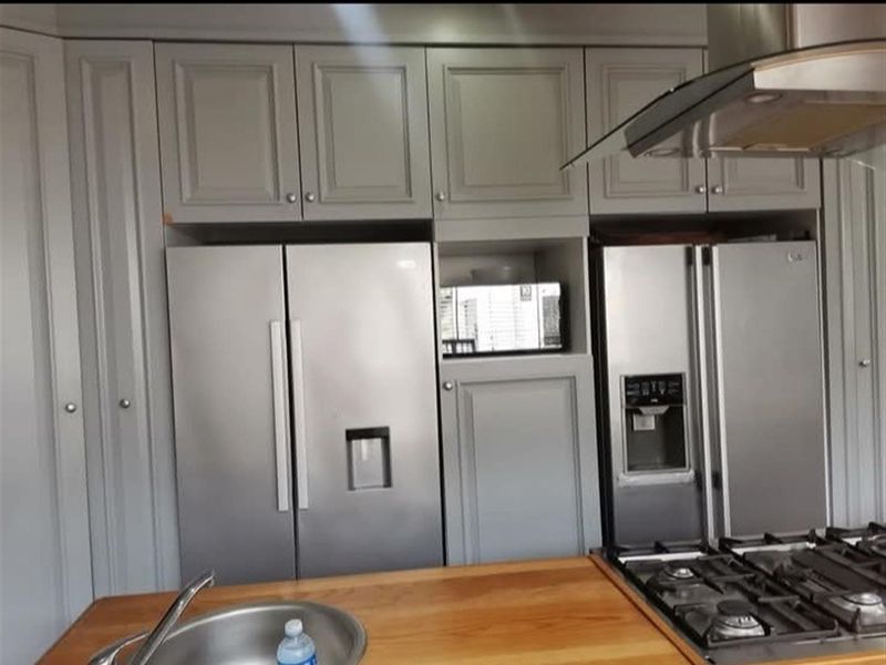 Spacious,stunning 6 Bed 6 Bath house  in the heart of Beverley hills drive in westville durban - Photo 8