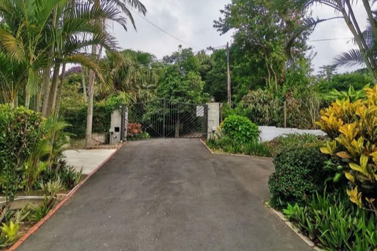 Spacious,stunning 6 Bed 6 Bath house  in the heart of Beverley hills drive in westville durban - Photo 5