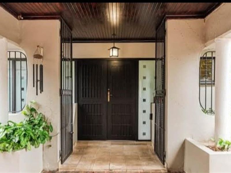 Spacious,stunning 6 Bed 6 Bath house  in the heart of Beverley hills drive in westville durban - Photo 4