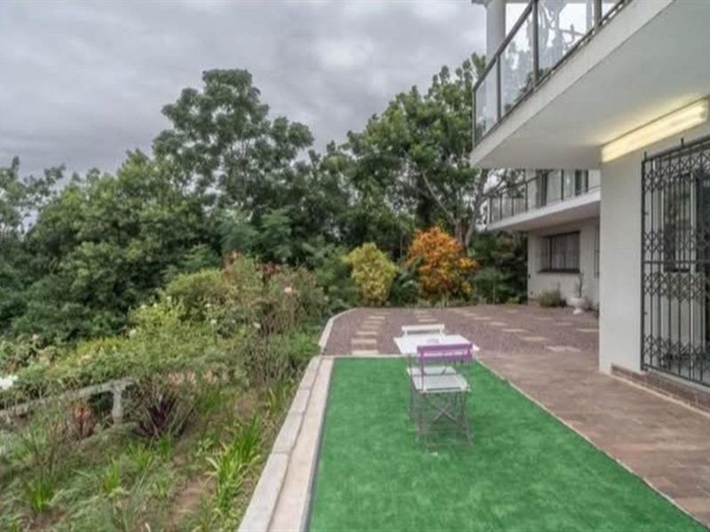 Spacious,stunning 6 Bed 6 Bath house  in the heart of Beverley hills drive in westville durban - Photo 3