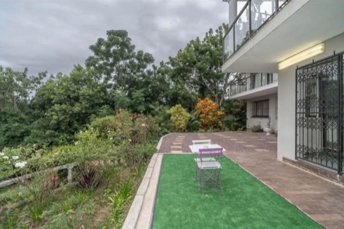 Spacious,stunning 6 Bed 6 Bath house  in the heart of Beverley hills drive in westville durban - Photo 3