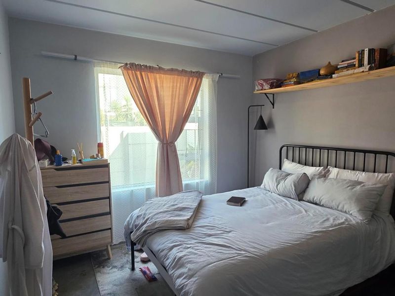 Renovated ground floor unit in gated complex - Photo 4