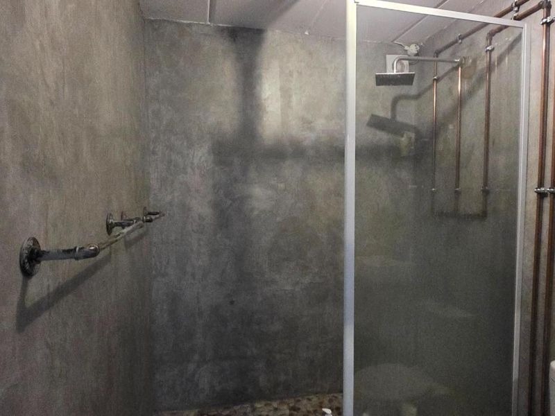 Renovated ground floor unit in gated complex - Photo 5