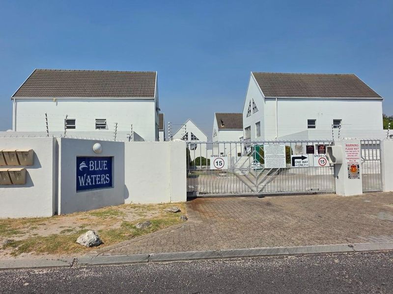 Renovated ground floor unit in gated complex - Photo 6