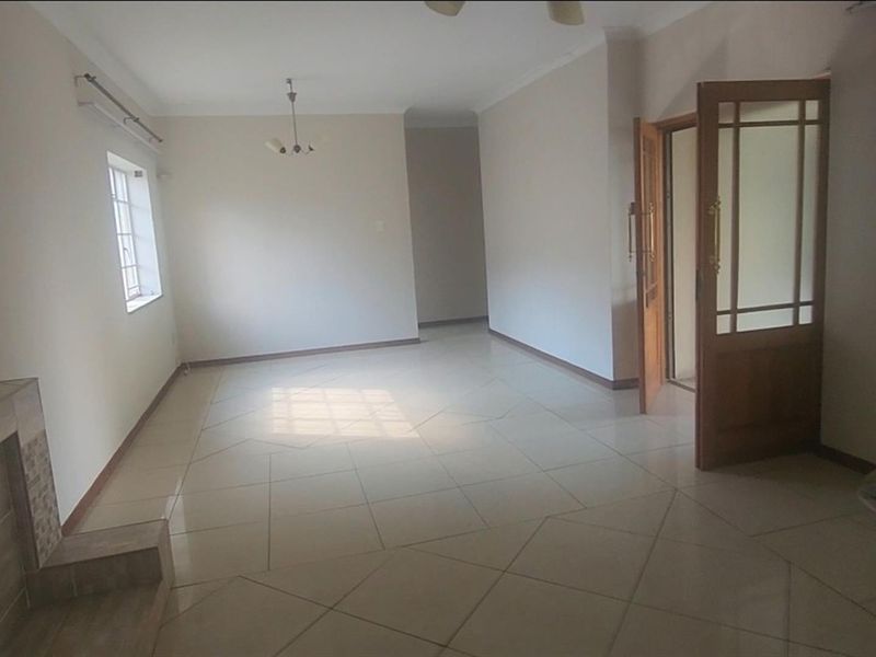 Warm, Comfortable Living in Lyndhurst, Johannesburg - Photo 2