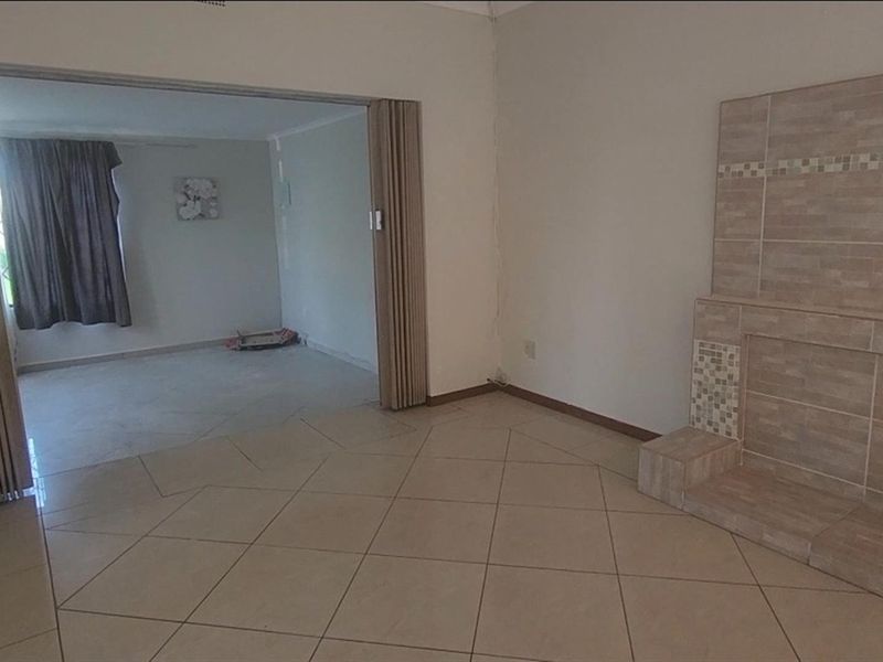 Warm, Comfortable Living in Lyndhurst, Johannesburg - Photo 5