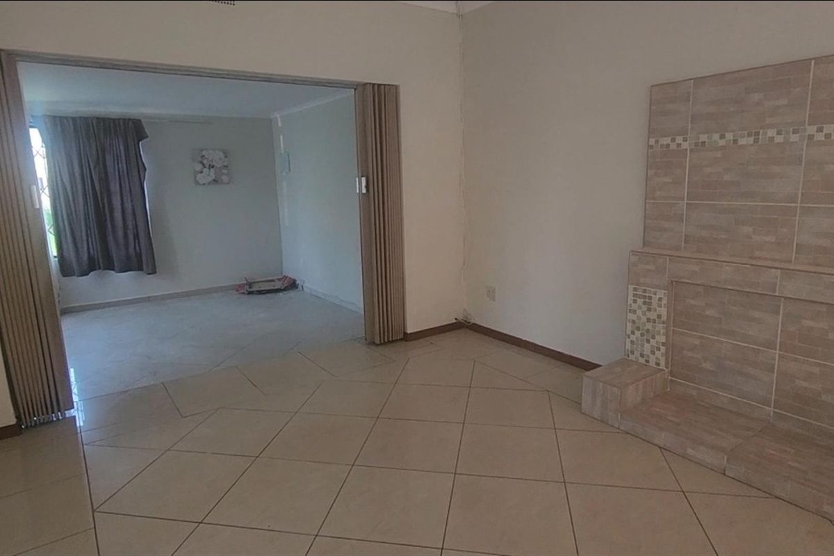 Warm, Comfortable Living in Lyndhurst, Johannesburg - Photo 5