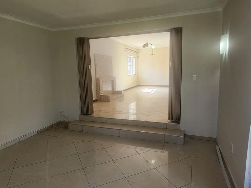 Warm, Comfortable Living in Lyndhurst, Johannesburg - Photo 4