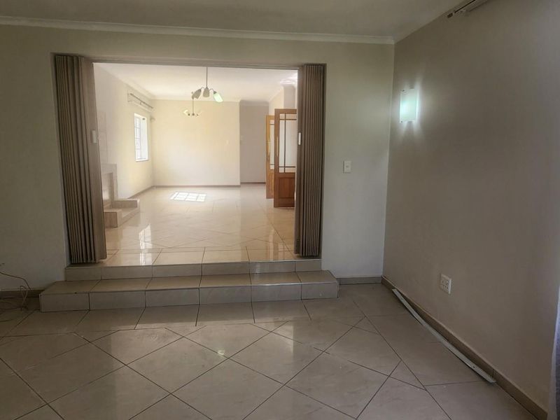 Warm, Comfortable Living in Lyndhurst, Johannesburg - Photo 3