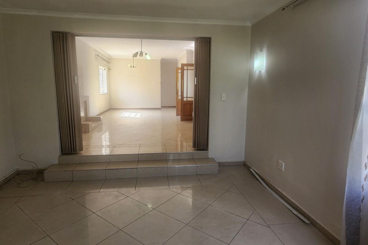 Warm, Comfortable Living in Lyndhurst, Johannesburg - Photo 3