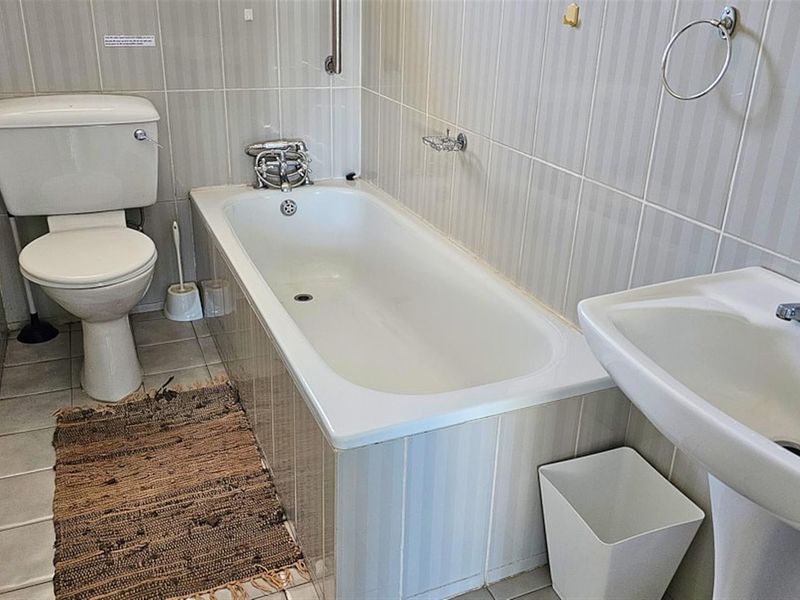 Beach Apartment Infused with Ocean Vibes! Pet Friendly! - Photo 6