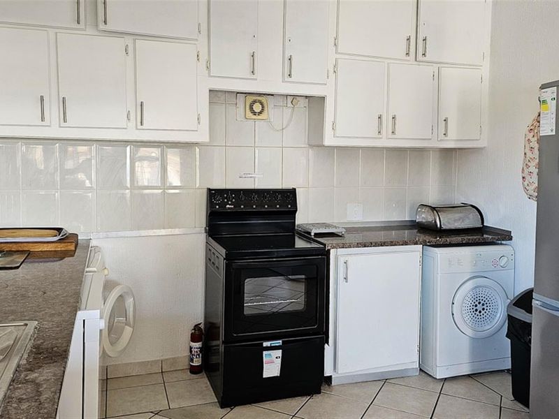 Beach Apartment Infused with Ocean Vibes! Pet Friendly! - Photo 4