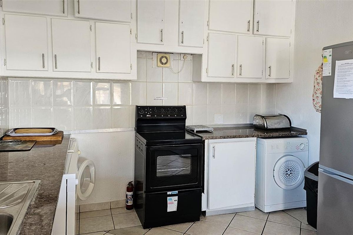 Beach Apartment Infused with Ocean Vibes! Pet Friendly! - Photo 4