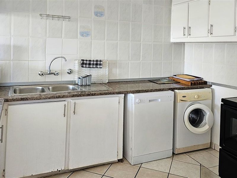 Beach Apartment Infused with Ocean Vibes! Pet Friendly! - Photo 10