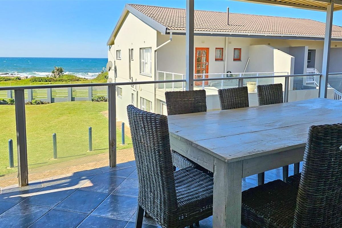 Beach Apartment Infused with Ocean Vibes! Pet Friendly! - Photo 2