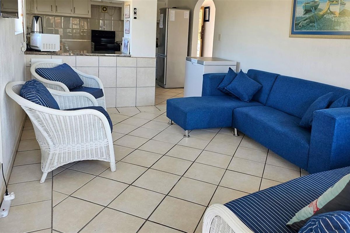 Beach Apartment Infused with Ocean Vibes! Pet Friendly! - Photo 3