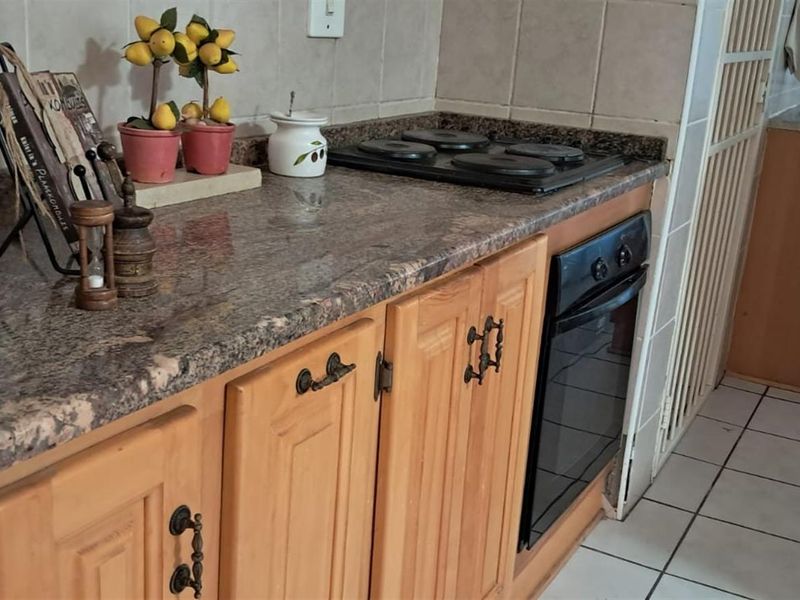 Townhouse For Sale in Doringkruin, Klerksdorp, North West - Photo 9