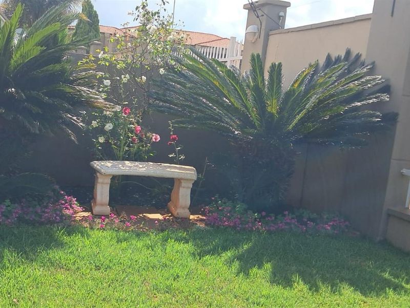 Townhouse For Sale in Doringkruin, Klerksdorp, North West - Photo 3