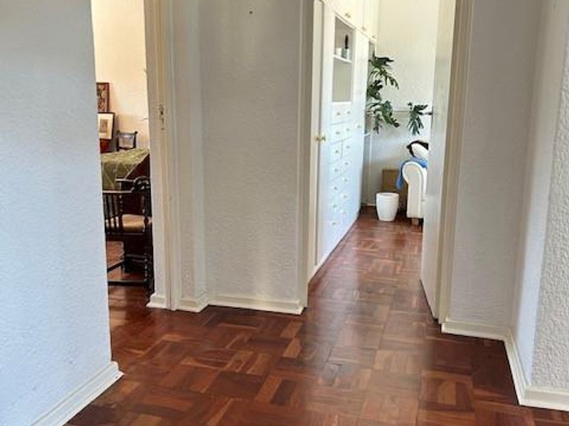 Charming and Spacious One Bedroom Apartment - Photo 8