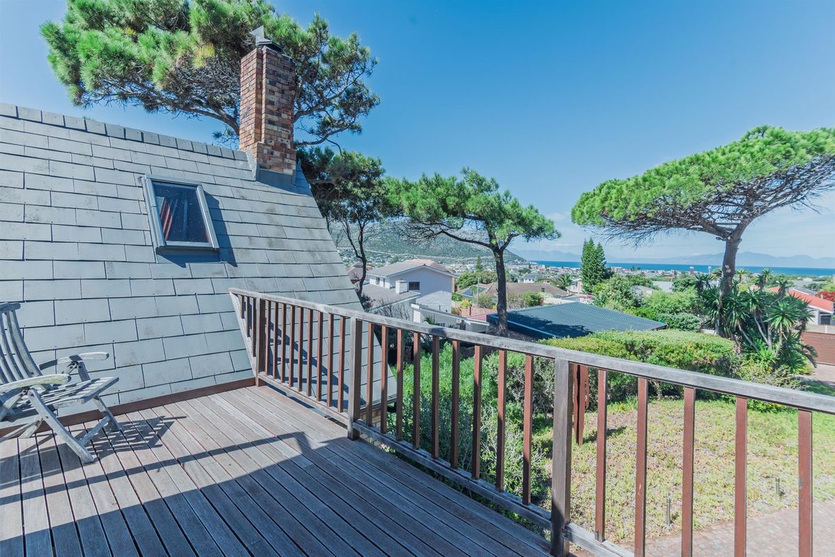 Cape Stone Villa - In the heart of Fish Hoek - Photo 3