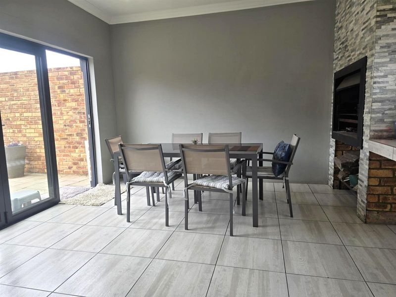 3 Bedroom 2 Bathroom Jansen Park - Photo 9