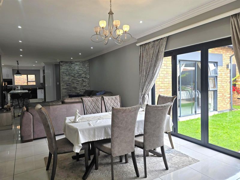 3 Bedroom 2 Bathroom Jansen Park - Photo 7