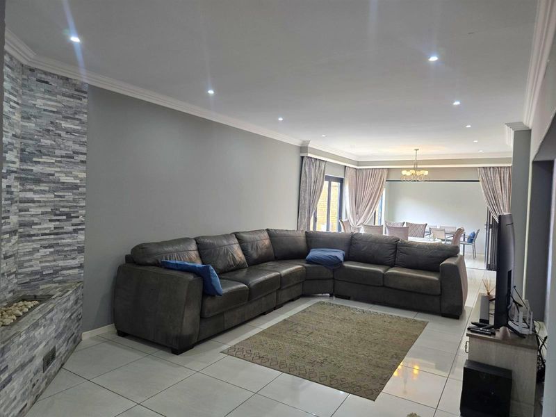 3 Bedroom 2 Bathroom Jansen Park - Photo 6