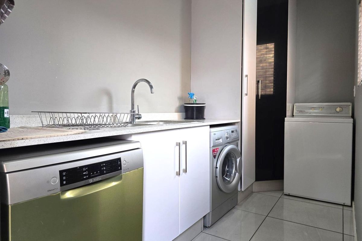 3 Bedroom 2 Bathroom Jansen Park - Photo 5