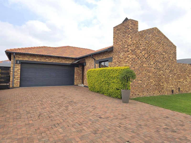 3 Bedroom 2 Bathroom Jansen Park - Photo 2