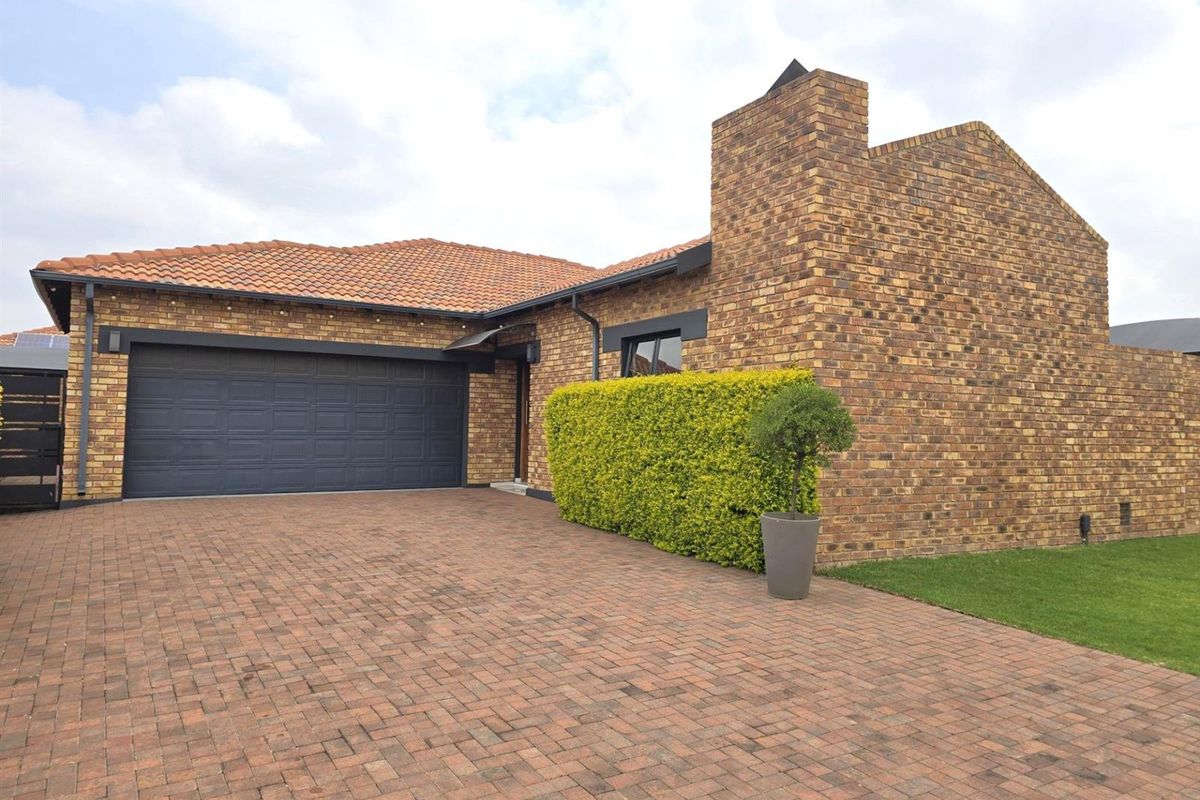 3 Bedroom 2 Bathroom Jansen Park - Photo 2