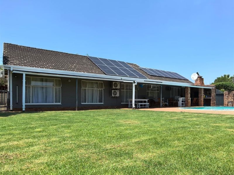 Your Sustainable, 4 Bedroom, Off The Grid, Sanctuary Awaits! - Photo 6