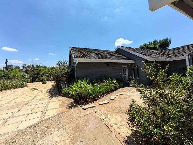 Your Sustainable, 4 Bedroom, Off The Grid, Sanctuary Awaits! - Photo 9