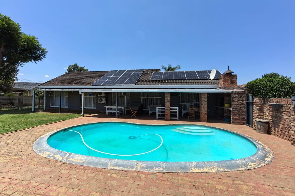 Your Sustainable, 4 Bedroom, Off The Grid, Sanctuary Awaits! - Photo 5