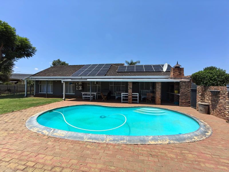 Your Sustainable, 4 Bedroom, Off The Grid, Sanctuary Awaits! - Photo 5