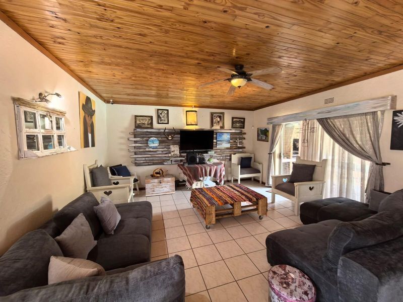 Your Sustainable, 4 Bedroom, Off The Grid, Sanctuary Awaits! - Photo 10