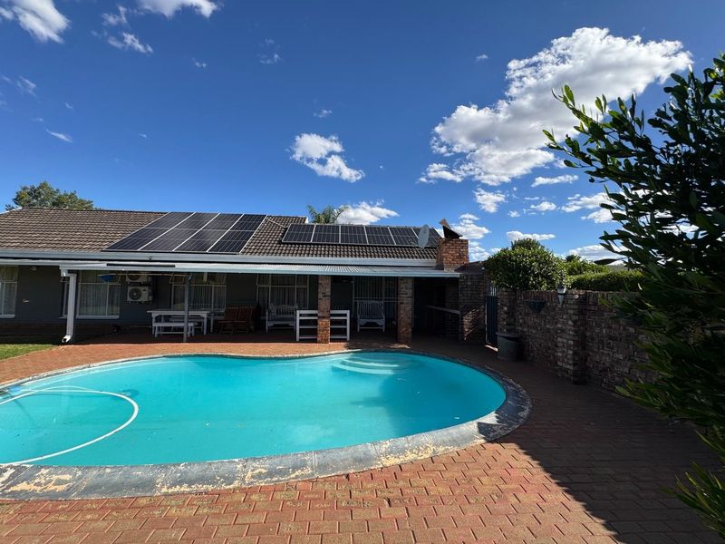 Your Sustainable, 4 Bedroom, Off The Grid, Sanctuary Awaits! - Photo 2