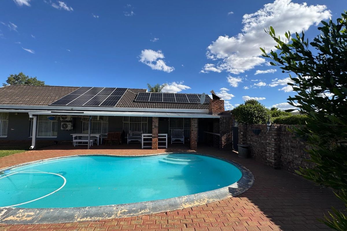 Your Sustainable, 4 Bedroom, Off The Grid, Sanctuary Awaits! - Photo 2