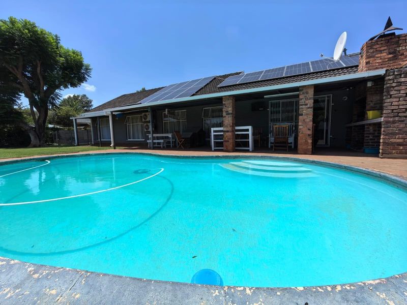 Your Sustainable, 4 Bedroom, Off The Grid, Sanctuary Awaits! - Photo 4