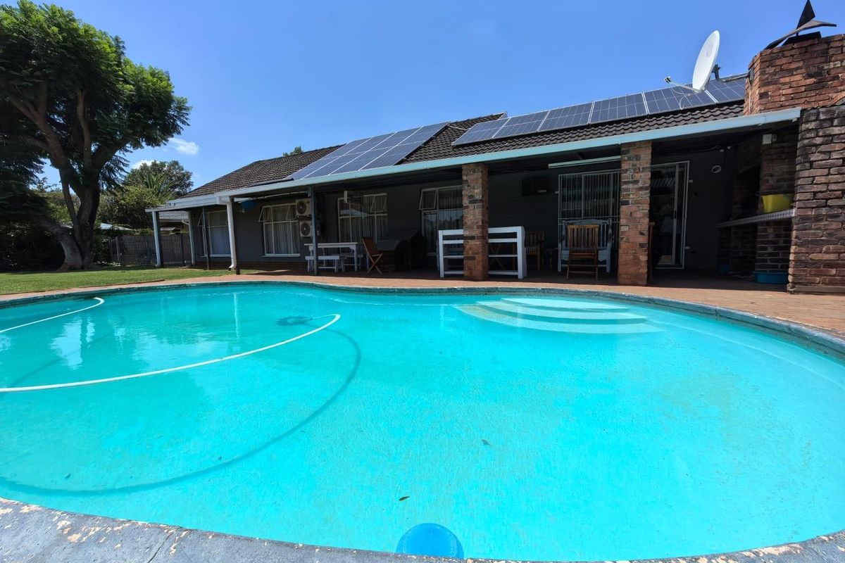 Your Sustainable, 4 Bedroom, Off The Grid, Sanctuary Awaits! - Photo 4