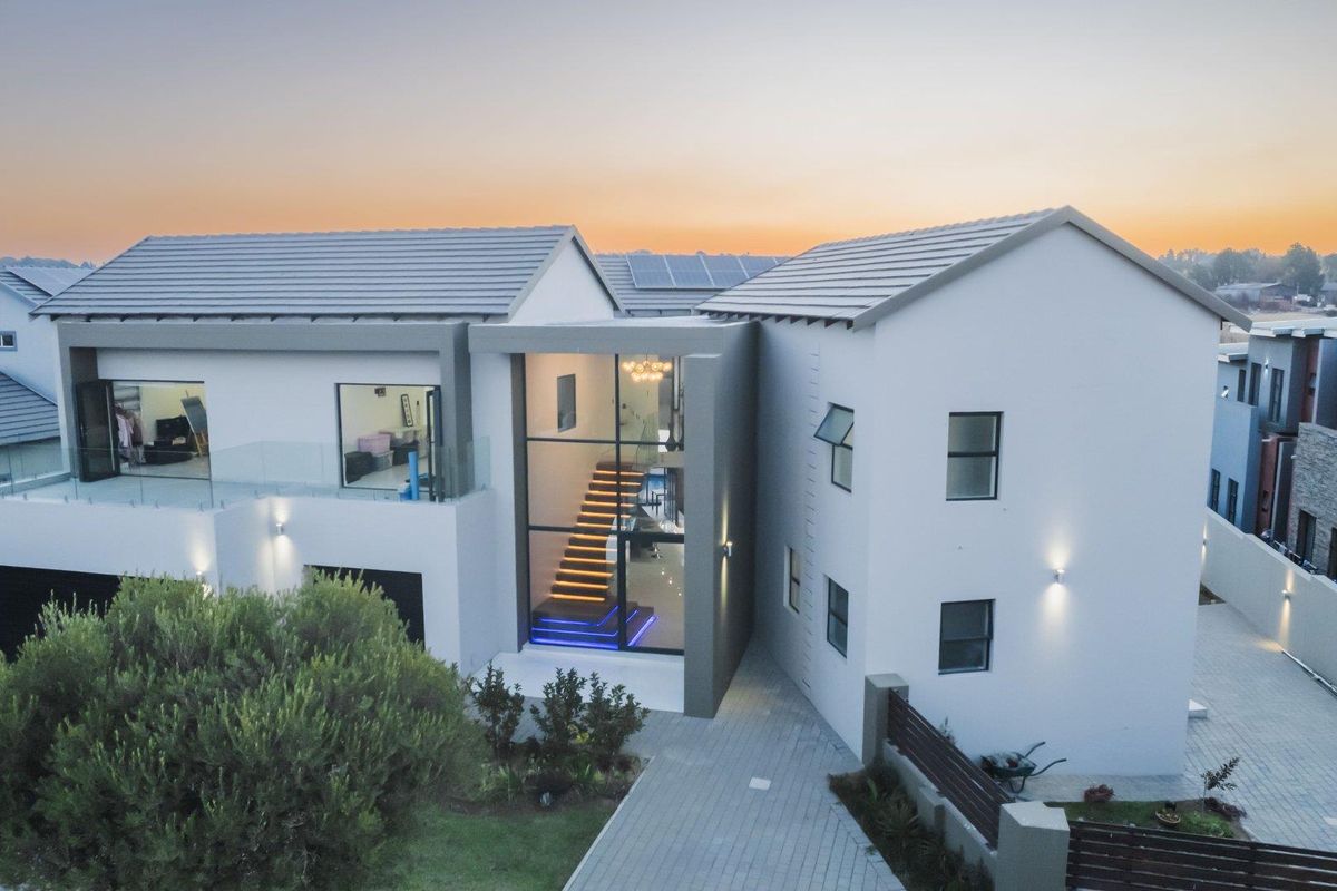 Architectural Masterpiece | Fairway Living Redefined - Photo 2
