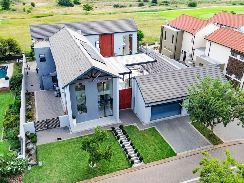 Luxurious Executive Living with Uninterrupted Fairway Views - Photo 1