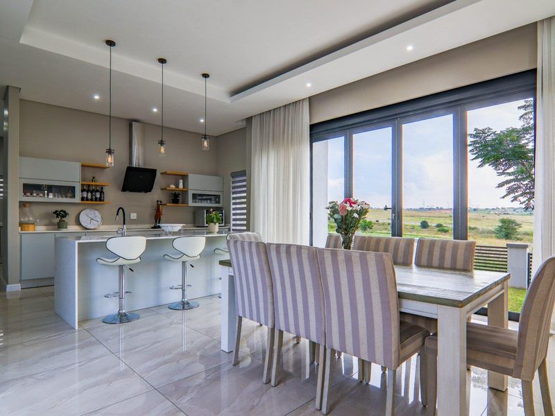 Luxurious Executive Living with Uninterrupted Fairway Views - Photo 4