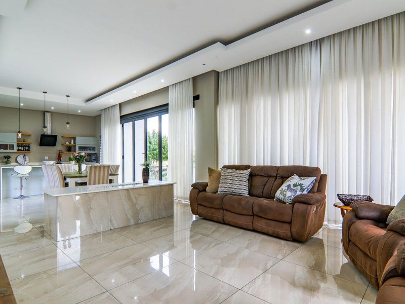 Luxurious Executive Living with Uninterrupted Fairway Views - Photo 6