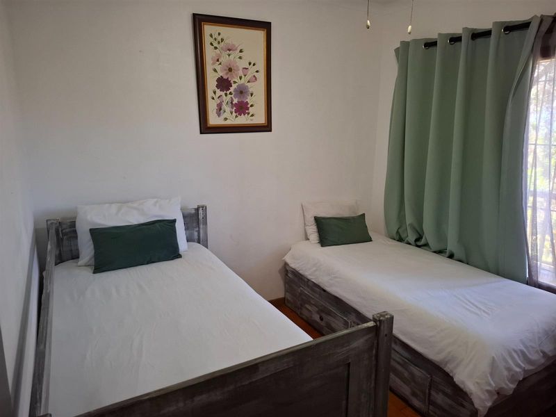 3 Bedroom unit with lock up garage - Photo 10