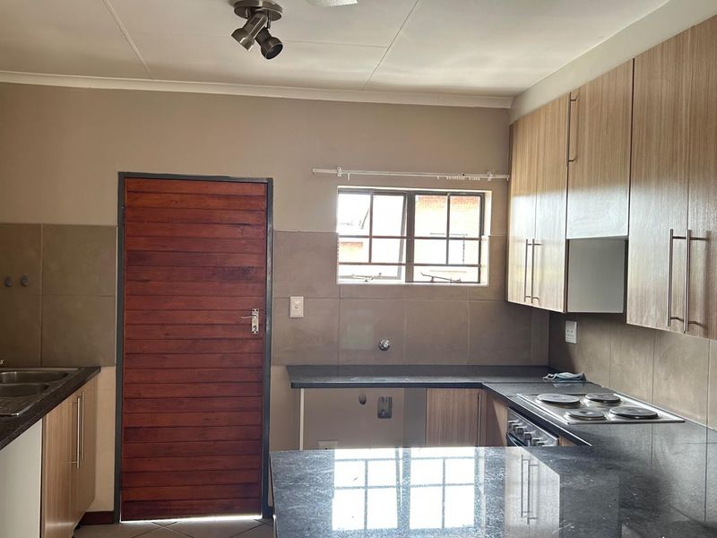 Apartment For Sale in Midrand No Transfer Duty - Photo 4