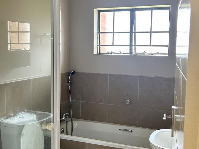 Apartment For Sale in Midrand - Photo 5
